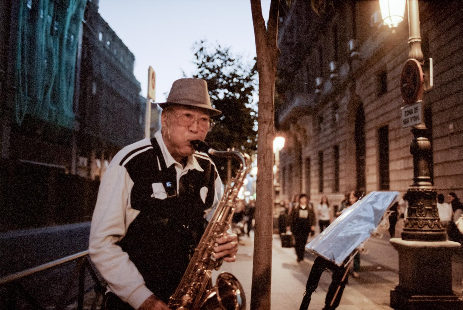Saxophone player in Alcalá